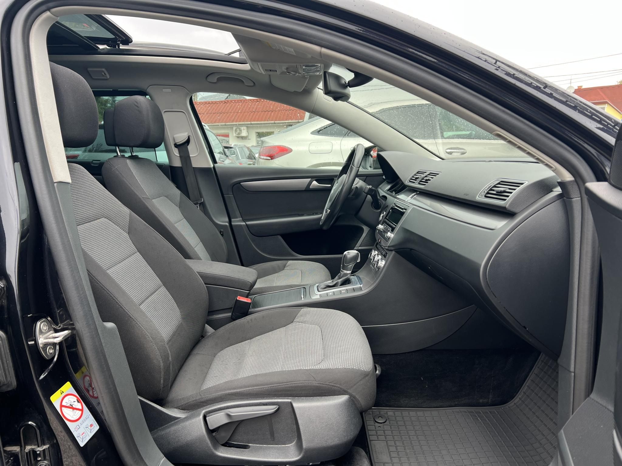 VOLKSWAGEN PASSAT VII Variant 1.6 CR TDI Comfortline BMT DSG M.o.-i. Panorámatető Tempomat Ülésfűtés Bluetooth Vezérlés cserélve!