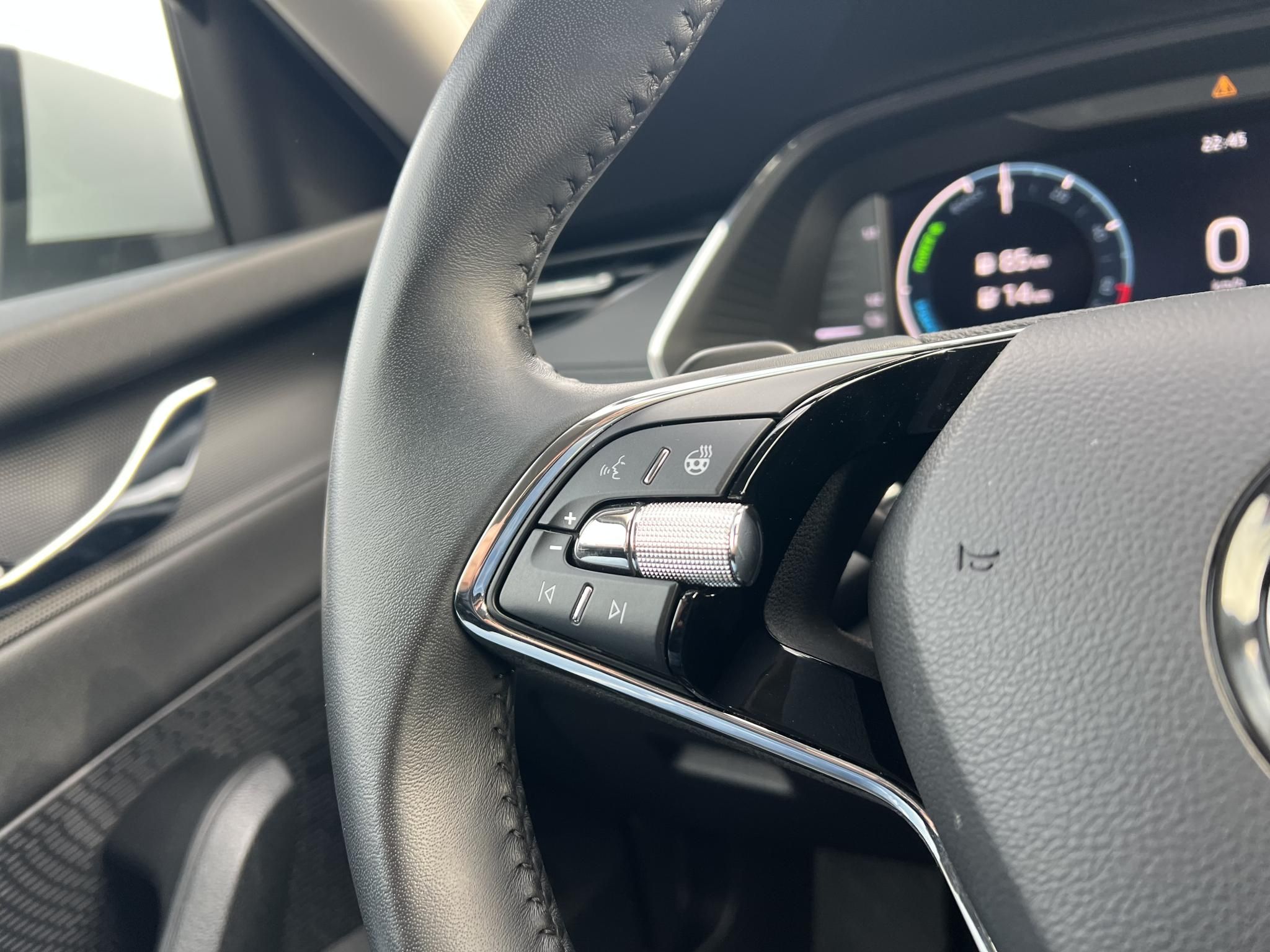 SKODA OCTAVIA Combi 1.4 TSI pHEV Ambition DSG 22e km. LED Tempomat Carplay Sávtartó Ülésfűtés Kormányfűtés Virtual Cockpit