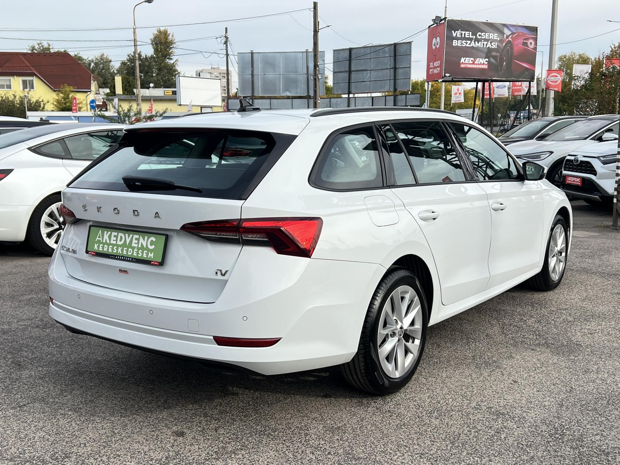 SKODA OCTAVIA Combi 1.4 TSI pHEV Ambition DSG 22e km. LED Tempomat Carplay Sávtartó Ülésfűtés Kormányfűtés Virtual Cockpit