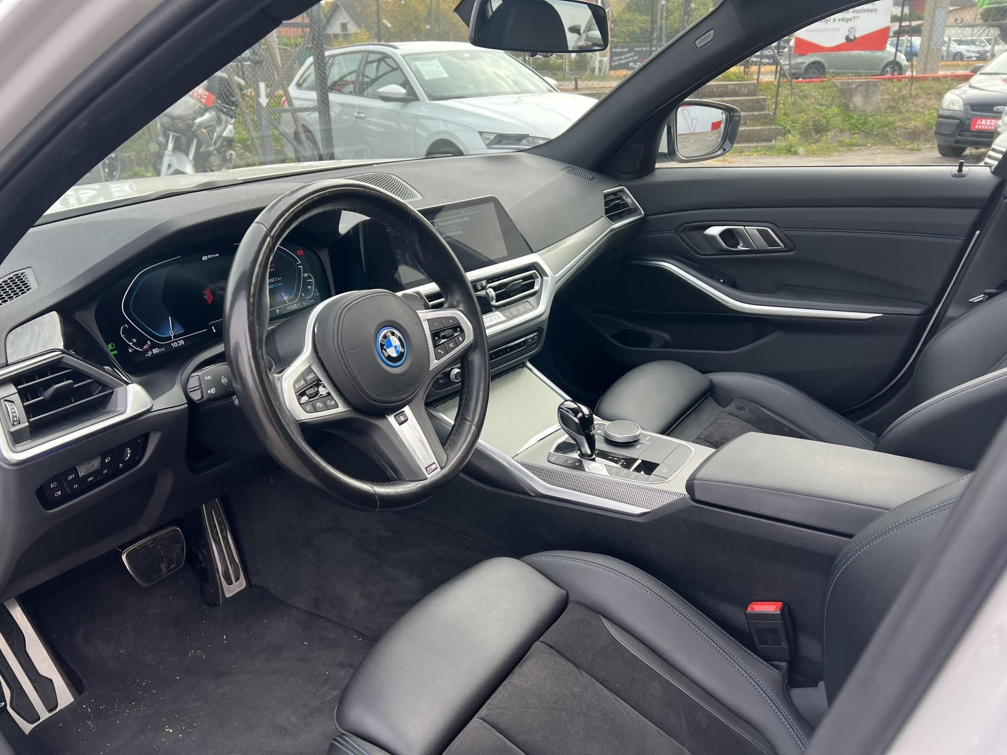 BMW 330e M Sport (Automata) Frissen szervizelt. LED Panorámatető ACC Holttér HUD Keyless Sávtartó