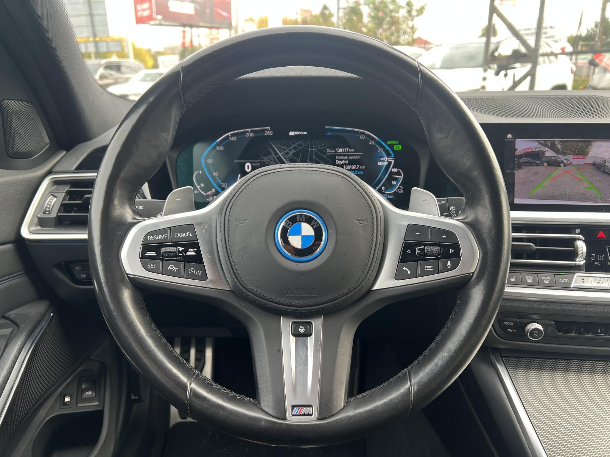 BMW 330e M Sport (Automata) Frissen szervizelt. LED Panorámatető ACC Holttér HUD Keyless Sávtartó