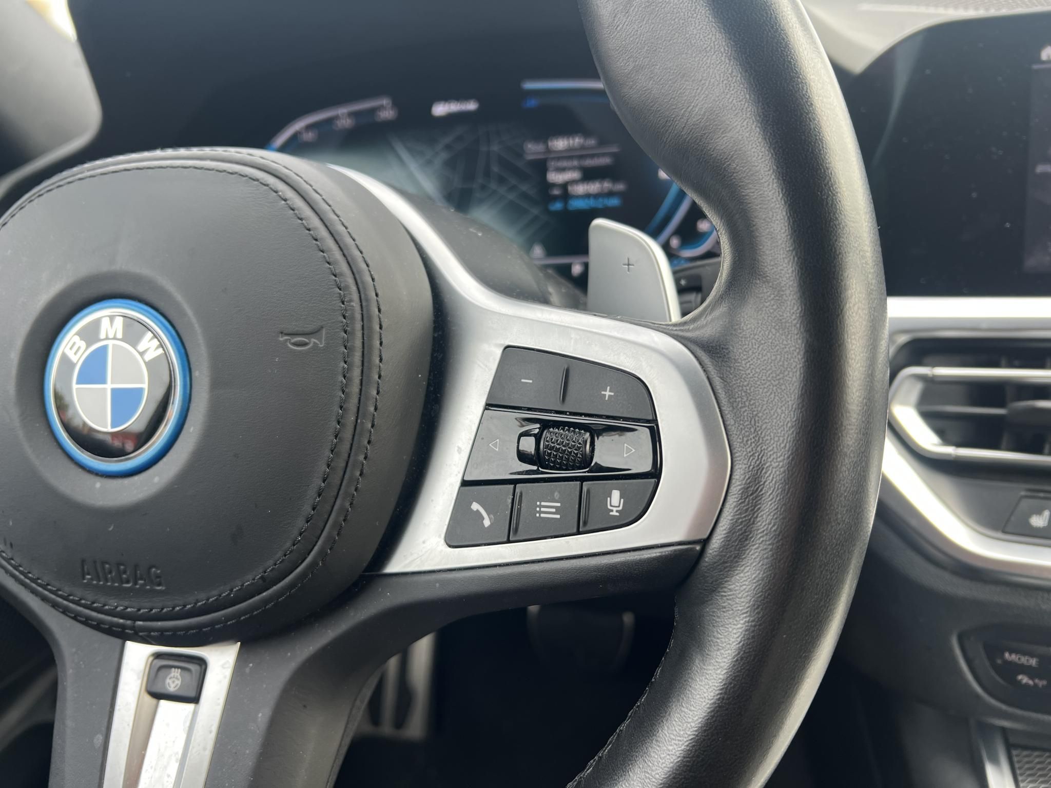 BMW 330e M Sport (Automata) Frissen szervizelt. LED Panorámatető ACC Holttér HUD Keyless Sávtartó