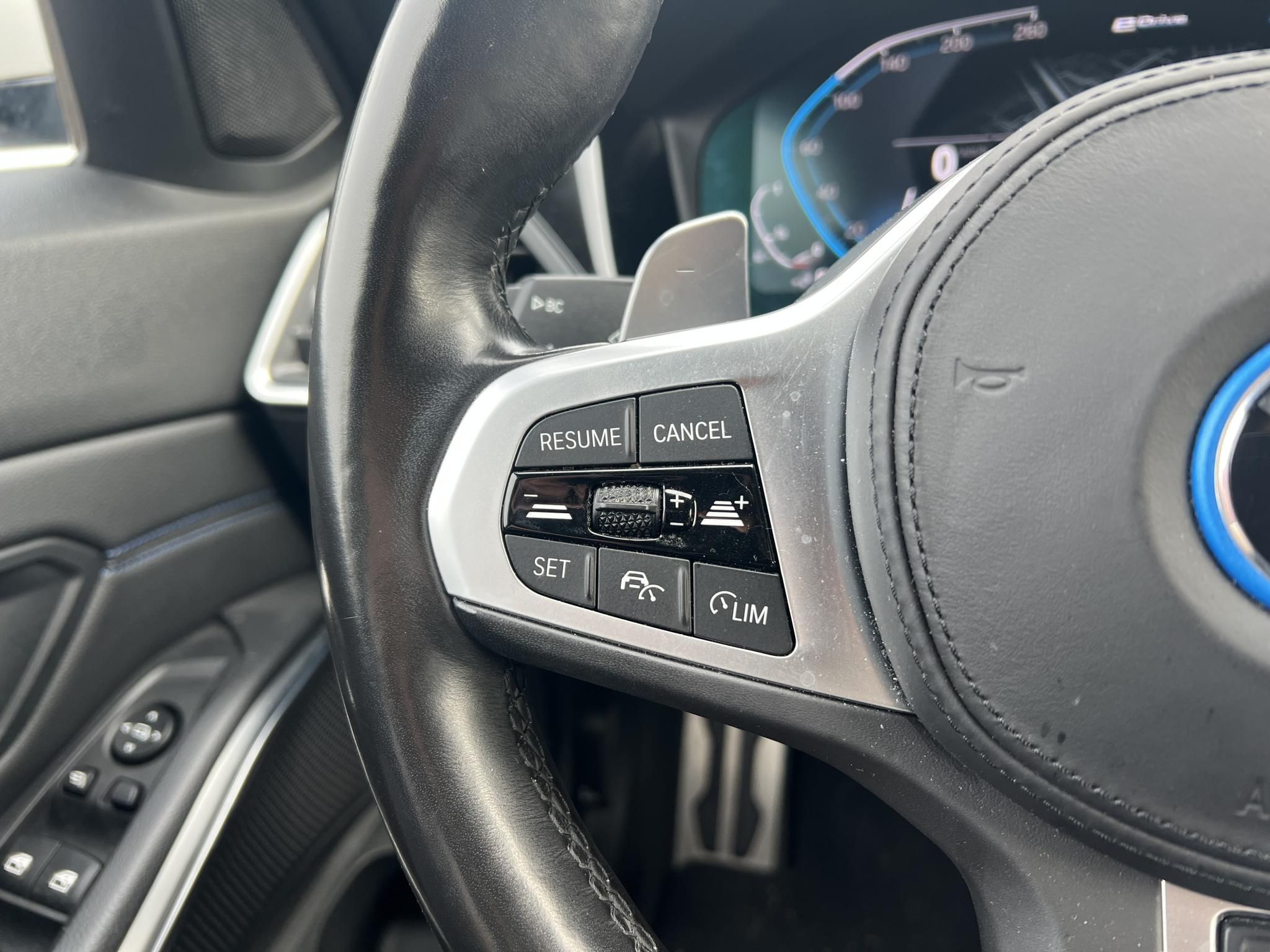 BMW 330e M Sport (Automata) Frissen szervizelt. LED Panorámatető ACC Holttér HUD Keyless Sávtartó