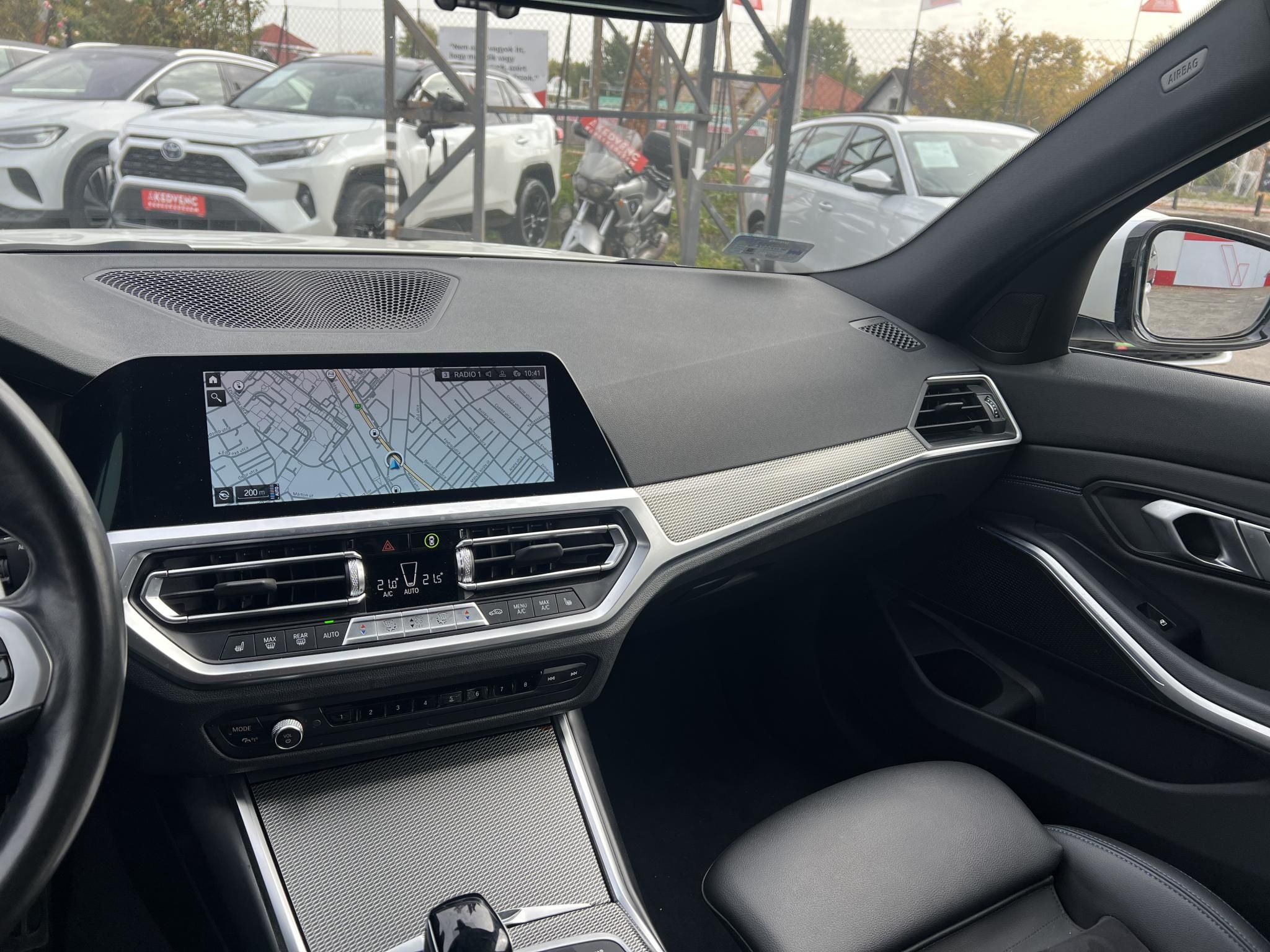 BMW 330e M Sport (Automata) Frissen szervizelt. LED Panorámatető ACC Holttér HUD Keyless Sávtartó