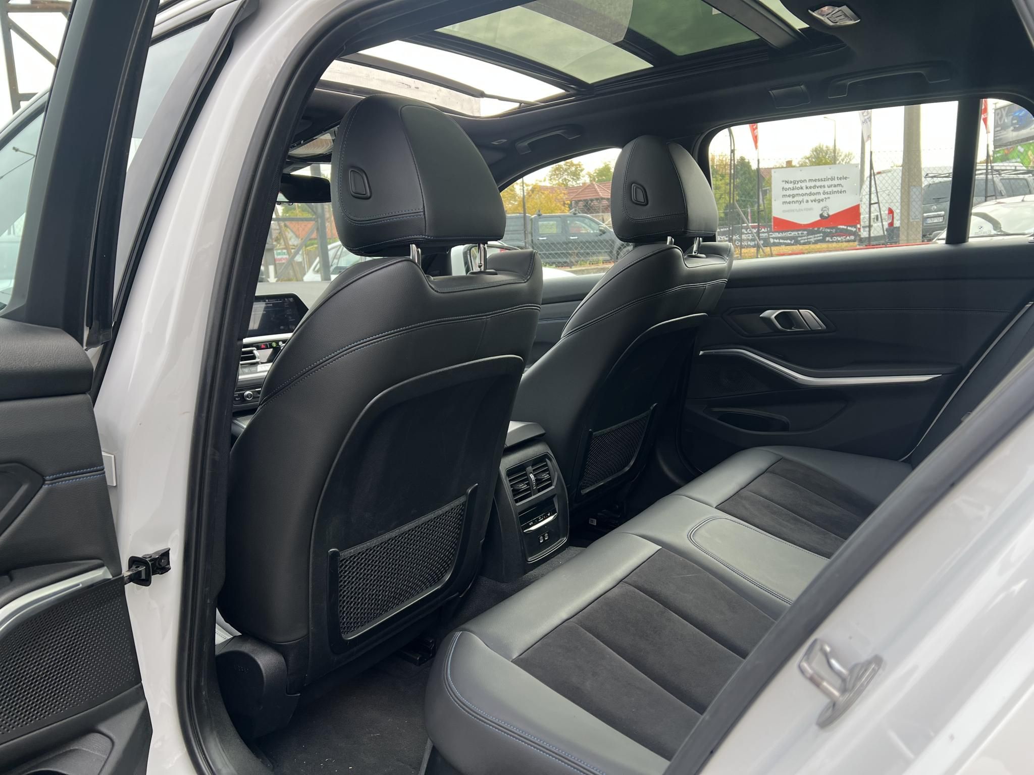 BMW 330e M Sport (Automata) Frissen szervizelt. LED Panorámatető ACC Holttér HUD Keyless Sávtartó