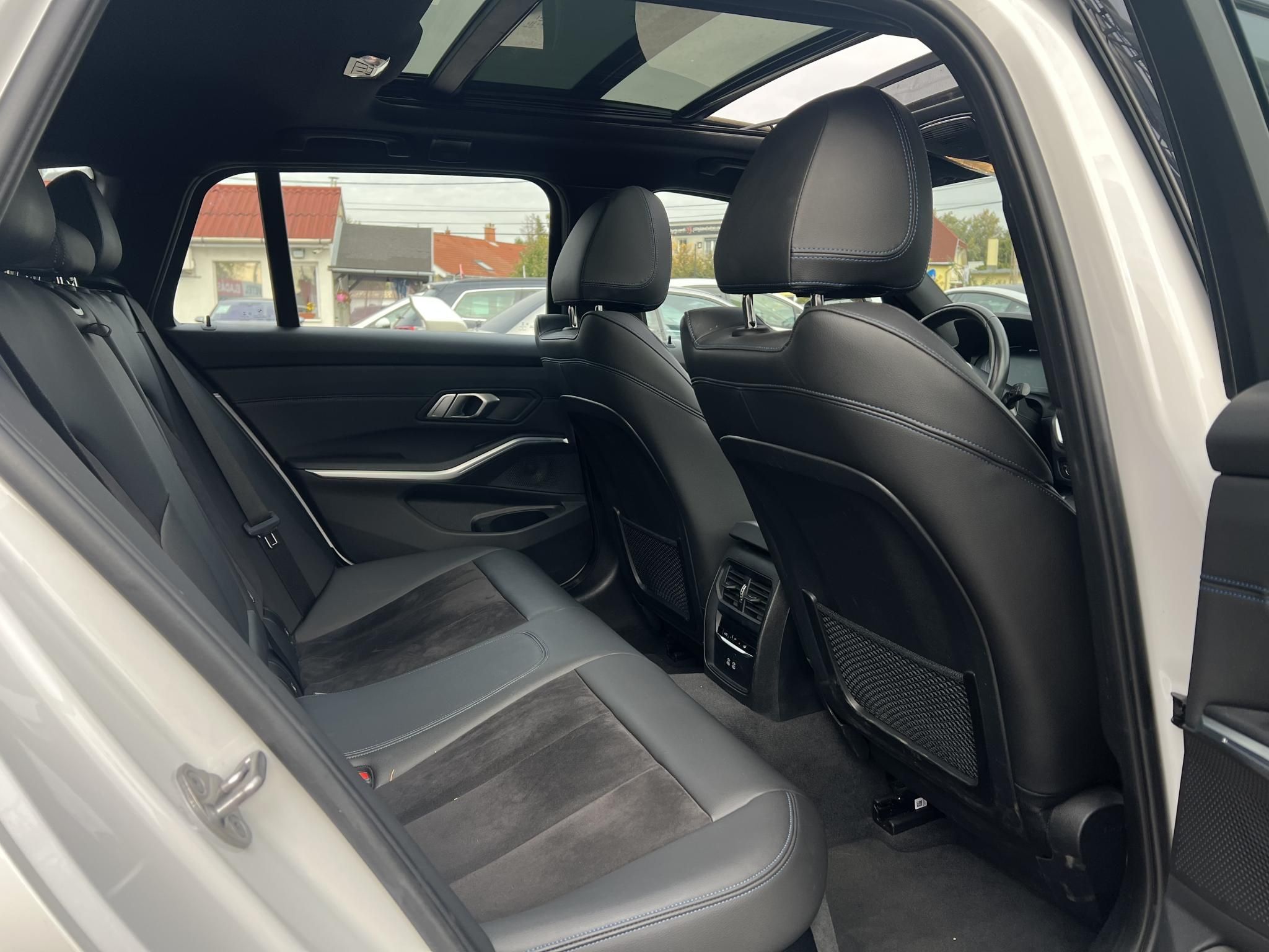 BMW 330e M Sport (Automata) Frissen szervizelt. LED Panorámatető ACC Holttér HUD Keyless Sávtartó