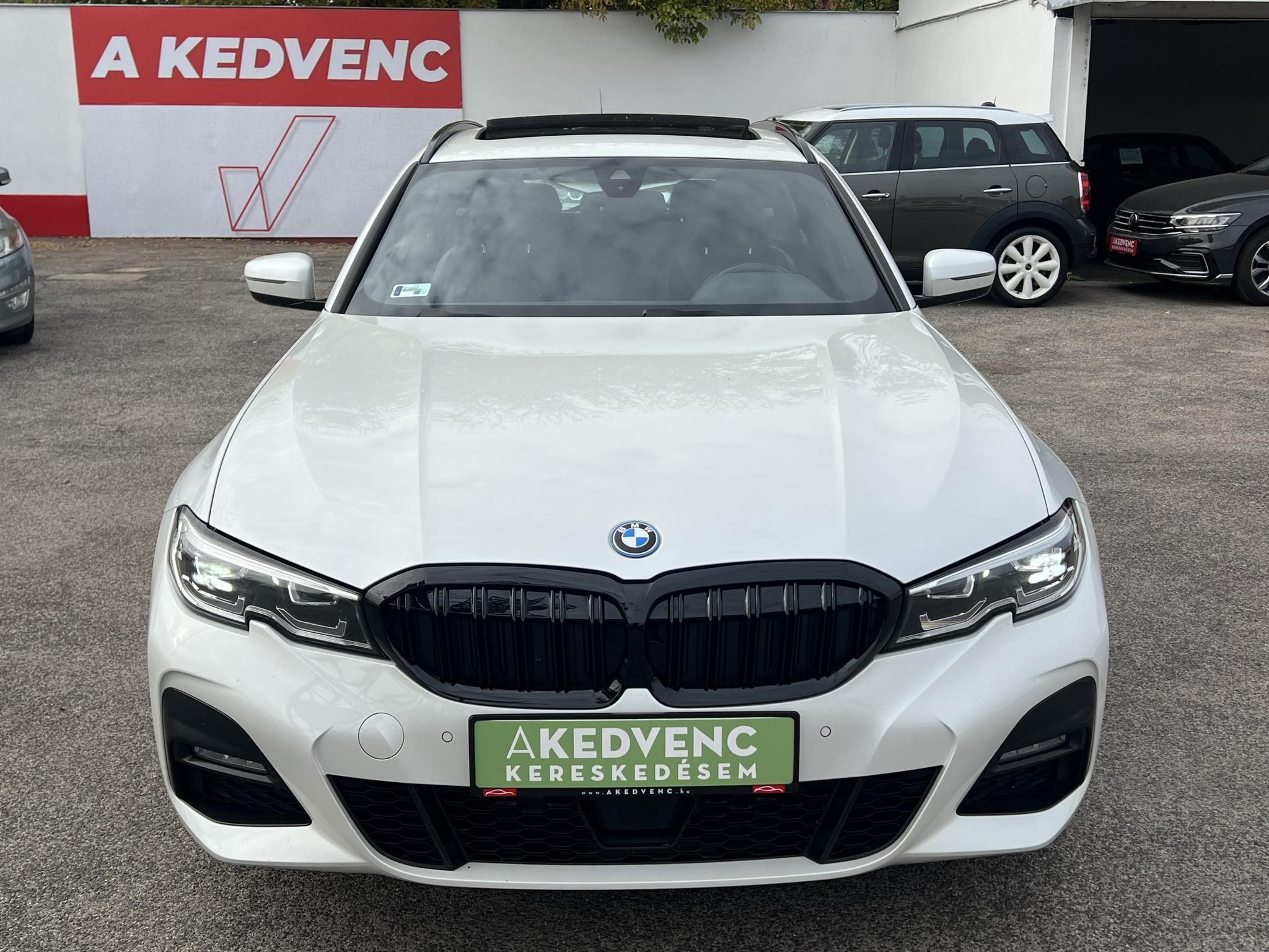 BMW 330e M Sport (Automata) Frissen szervizelt. LED Panorámatető ACC Holttér HUD Keyless Sávtartó