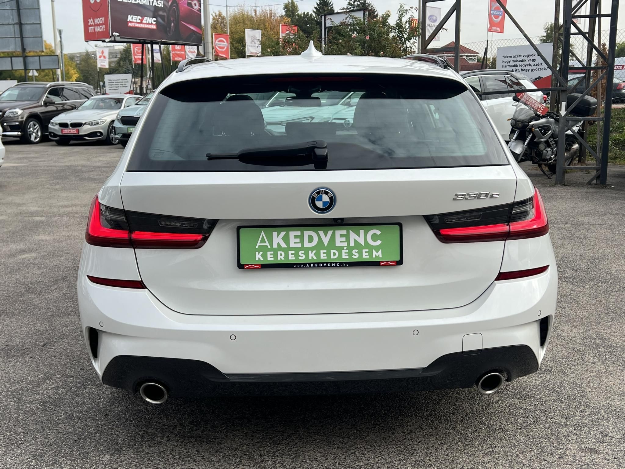 BMW 330e M Sport (Automata) Frissen szervizelt. LED Panorámatető ACC Holttér HUD Keyless Sávtartó