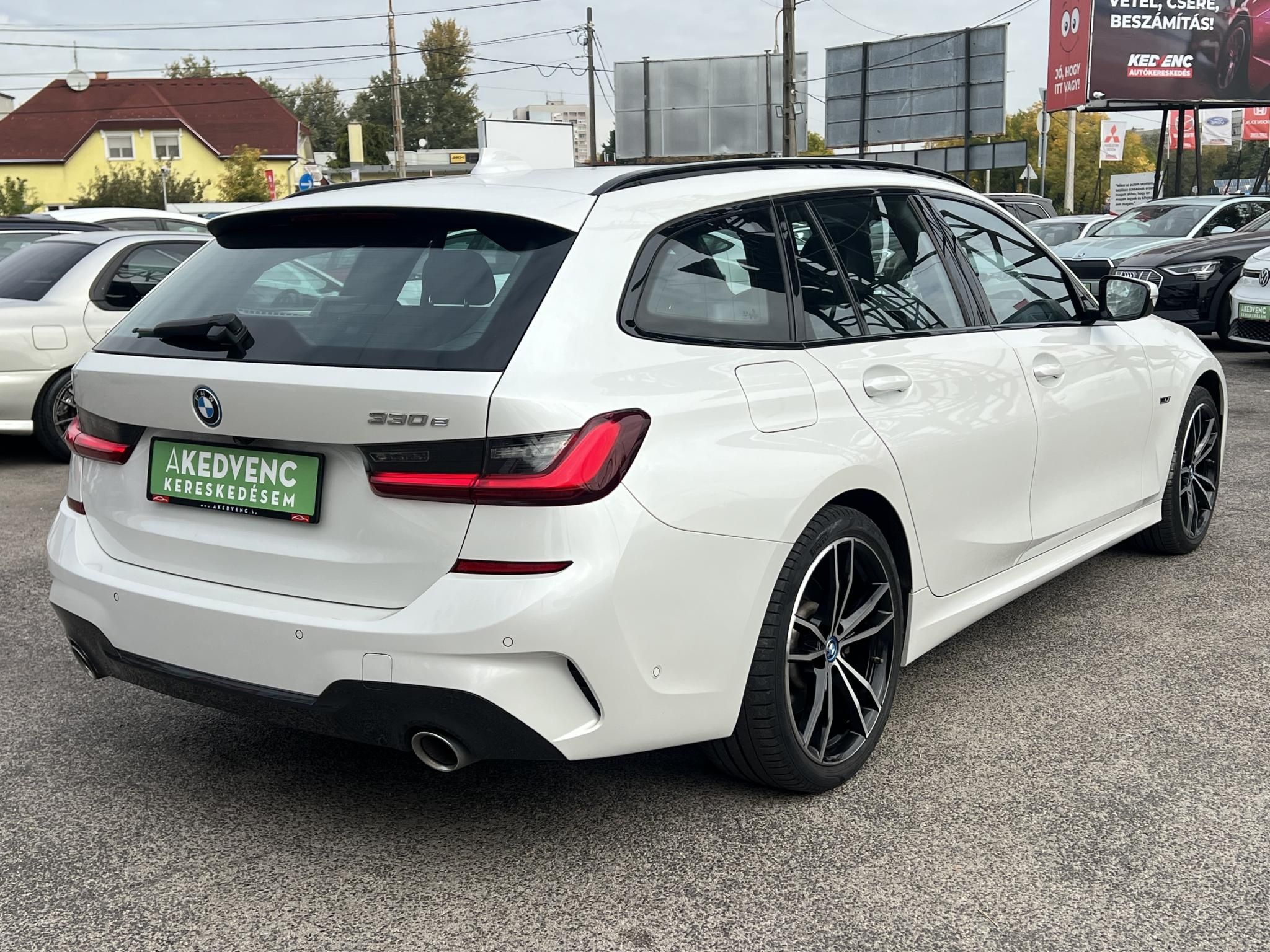 BMW 330e M Sport (Automata) Frissen szervizelt. LED Panorámatető ACC Holttér HUD Keyless Sávtartó