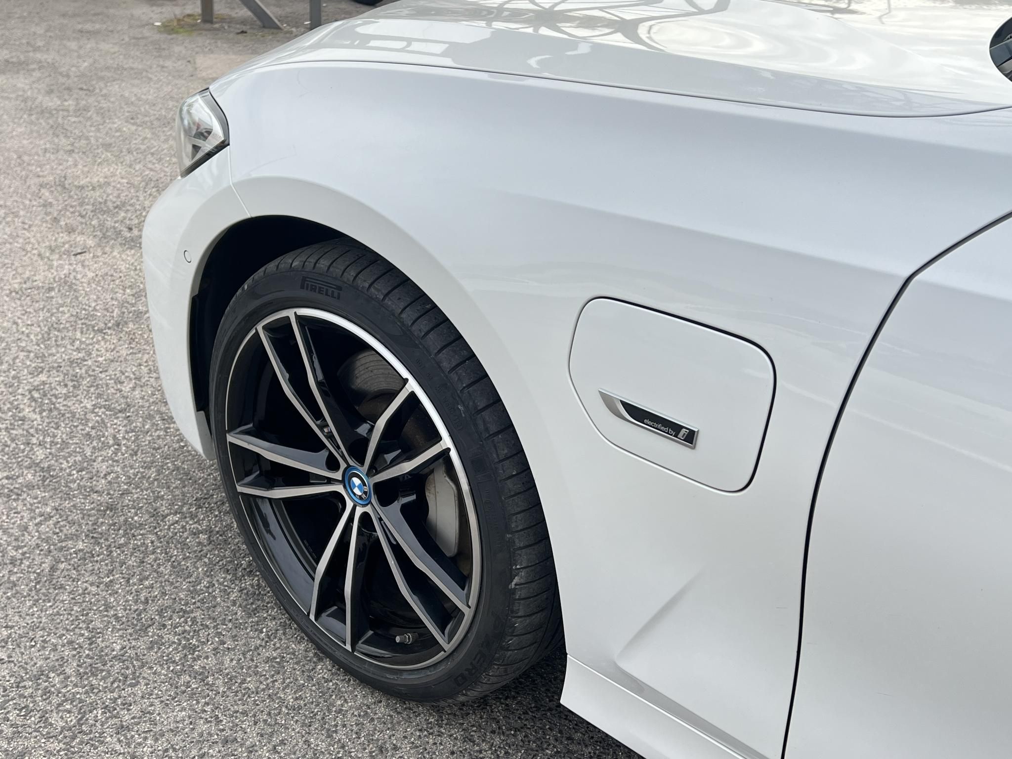 BMW 330e M Sport (Automata) Frissen szervizelt. LED Panorámatető ACC Holttér HUD Keyless Sávtartó