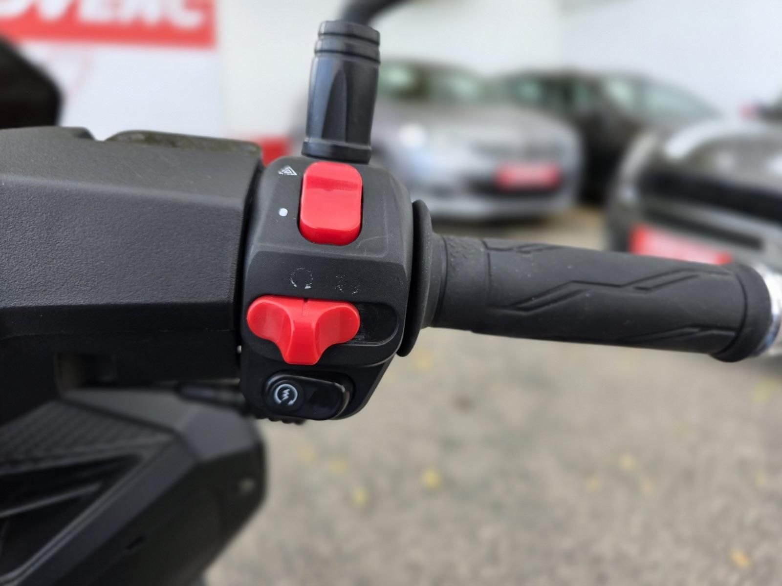 KEEWAY VIESTE 125 Gyorsabb. mint a reggeli kávé-és nem is hűl ki!