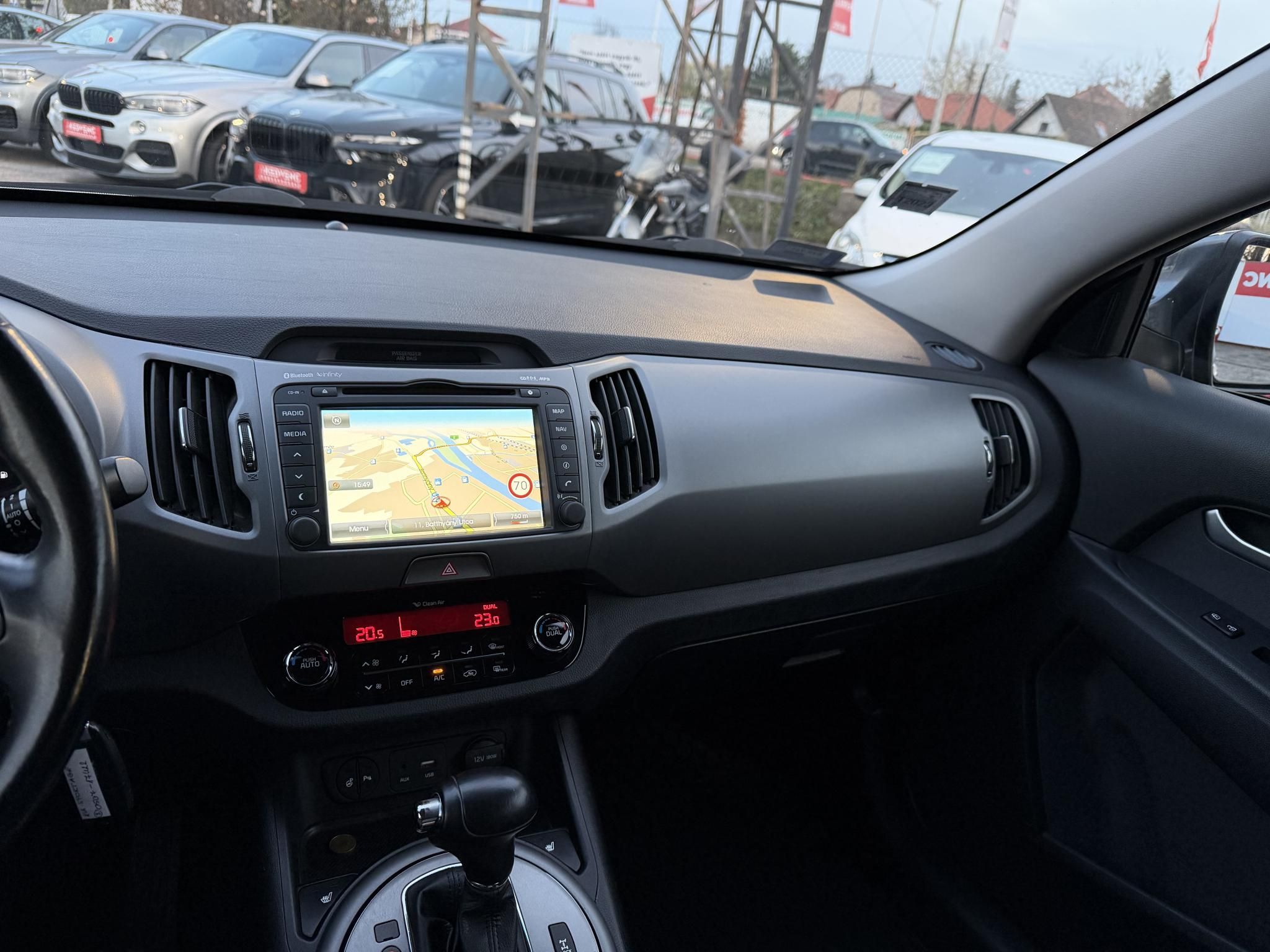 KIA SPORTAGE 2.0 CRDi LX 4x4 (Automata) Magasan felszerelt. Difizár. Téli-nyári gumi garnitúra!