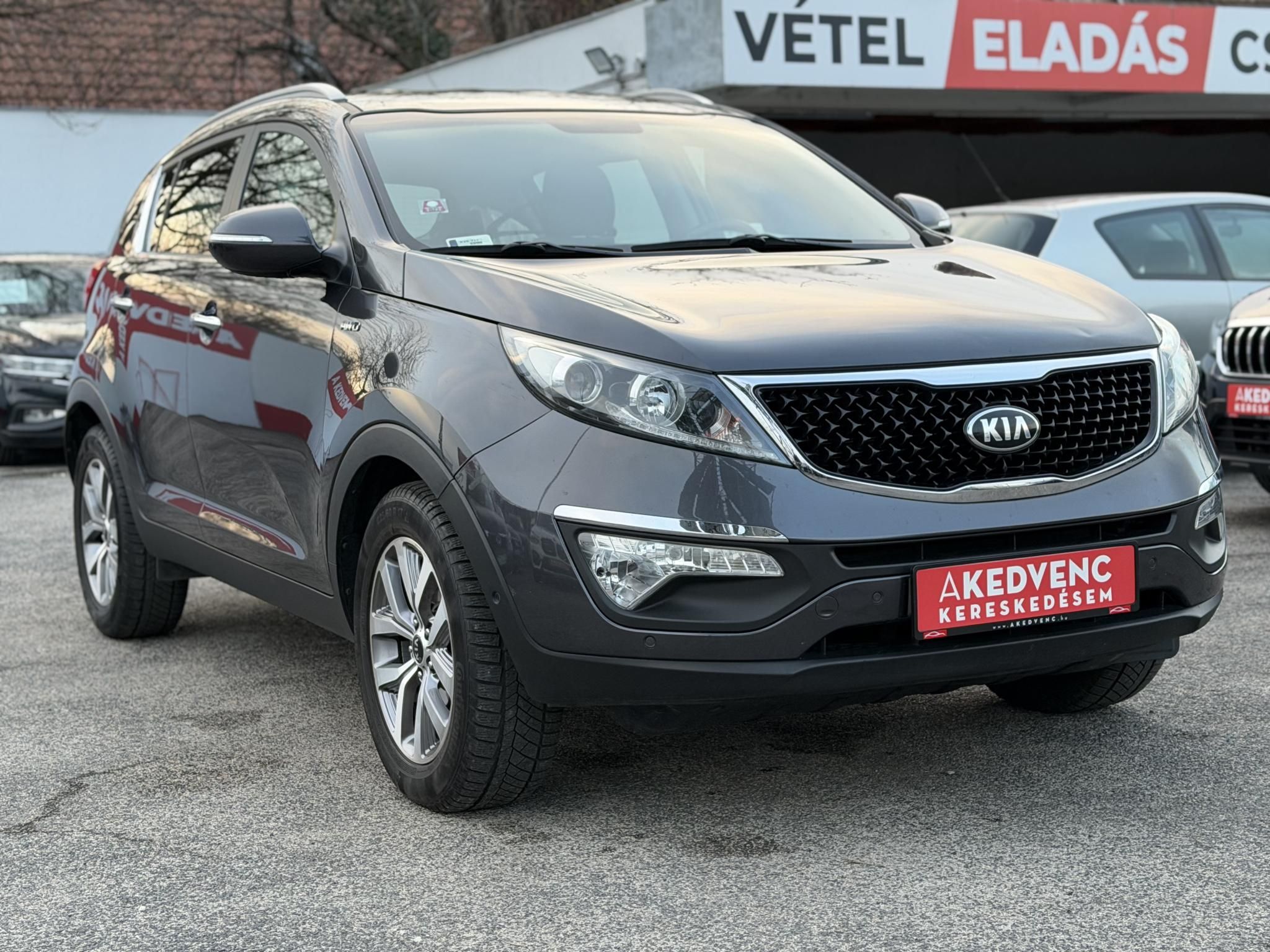 KIA SPORTAGE 2.0 CRDi LX 4x4 (Automata) Magasan felszerelt. Difizár. Téli-nyári gumi garnitúra!