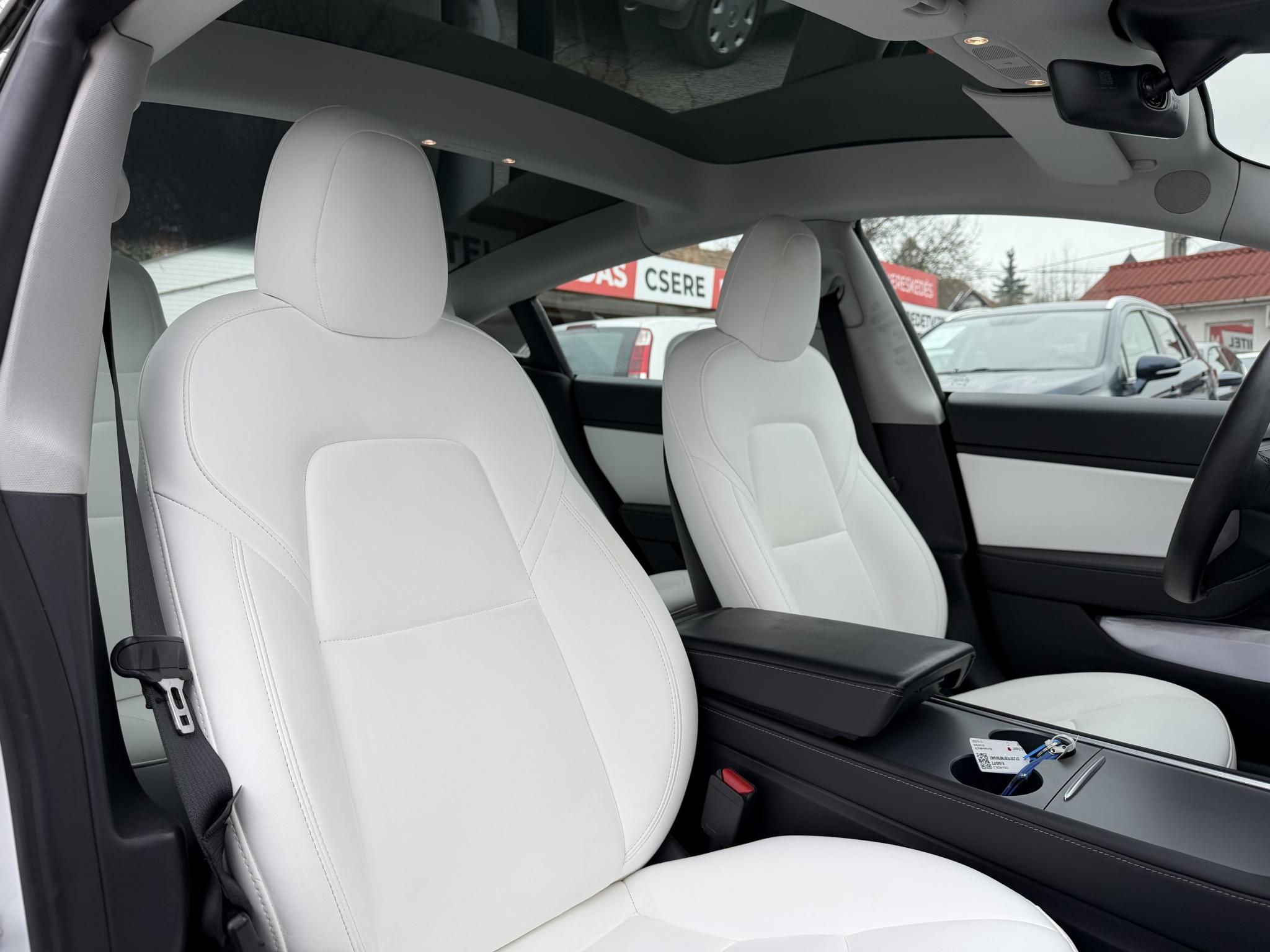 TESLA MODEL 3 Long Range AWD (Automata) FSD. FEHÉR BELSŐ. Perf BOOST. garanciális. hőszivattyú. vonóhorog!