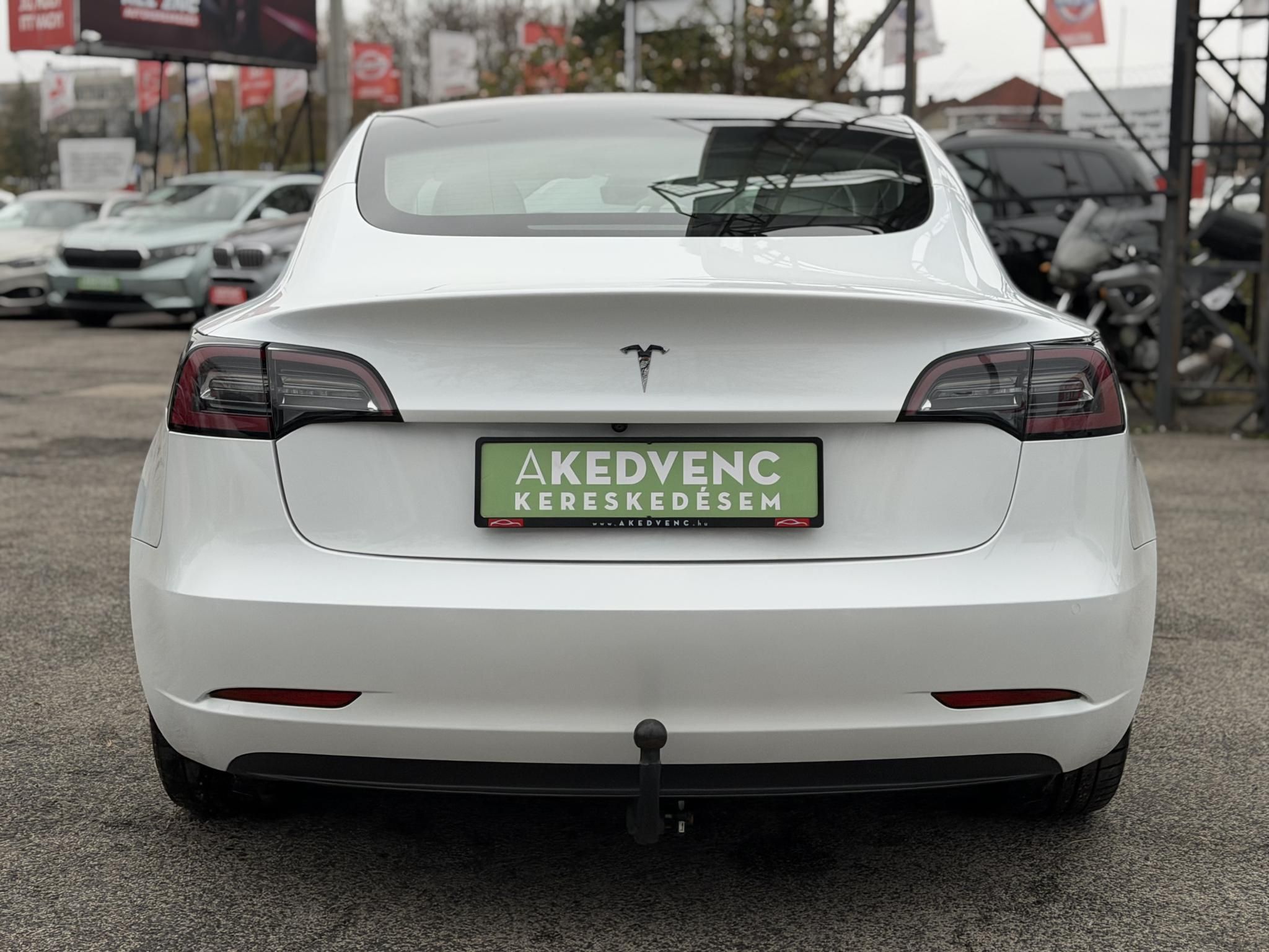 TESLA MODEL 3 Long Range AWD (Automata) FSD. FEHÉR BELSŐ. Perf BOOST. garanciális. hőszivattyú. vonóhorog!