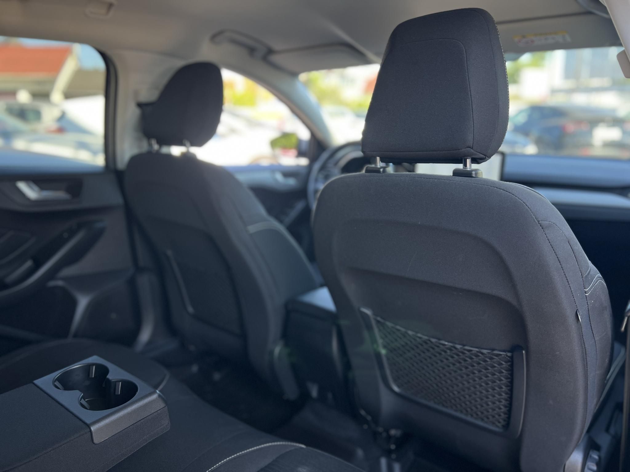 FORD FOCUS 1.5 EcoBlue Titanium LED. CarPlay. Állófűtés. Vonóhorog. Téli csomag!