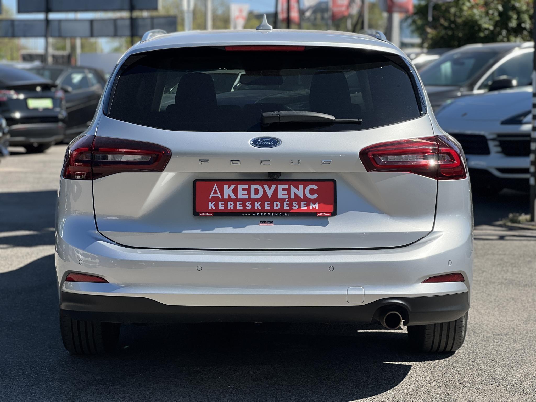FORD FOCUS 1.5 EcoBlue Titanium LED. CarPlay. Állófűtés. Vonóhorog. Téli csomag!