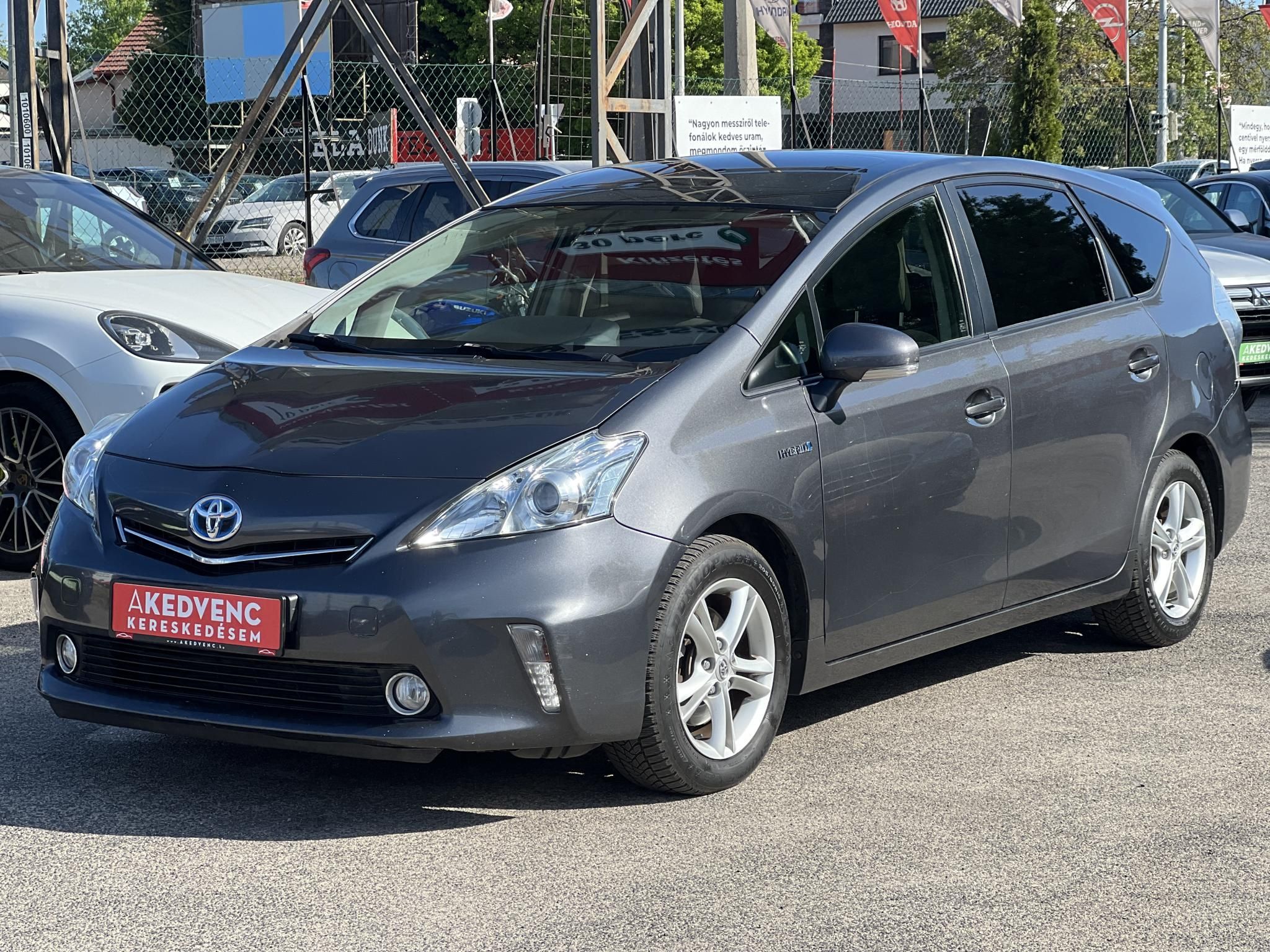 TOYOTA PRIUS+ 1.8 HSD Executive e-CVT Skyview 7 személyes 270e km. panorámatető. head-up. tempomat. vonóhorog