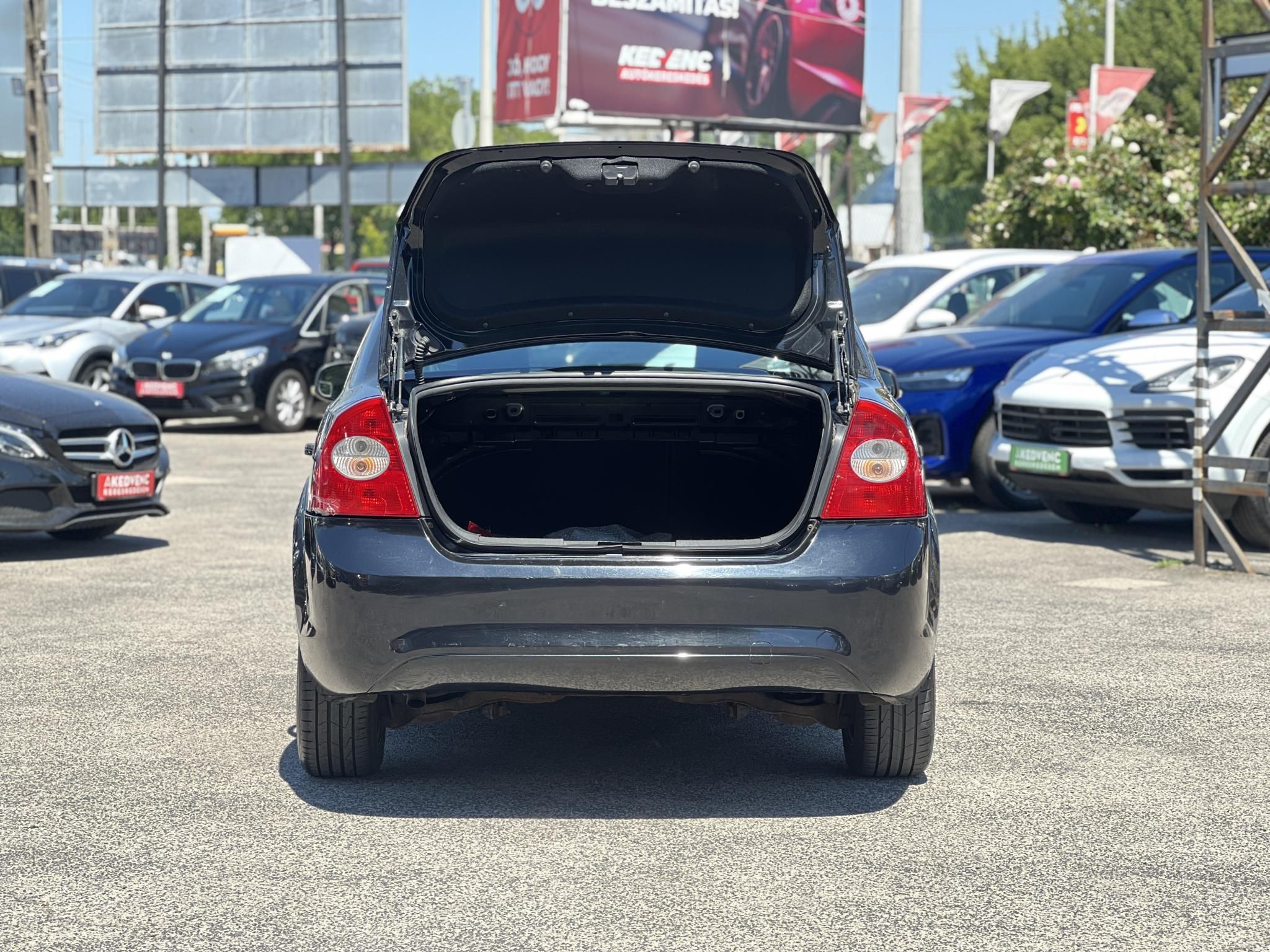 FORD FOCUS 1.6 Ti-VCT Trend Plus Magyarországi. Gyári fényezés. Végig vezetett szervizkönyv. Android!