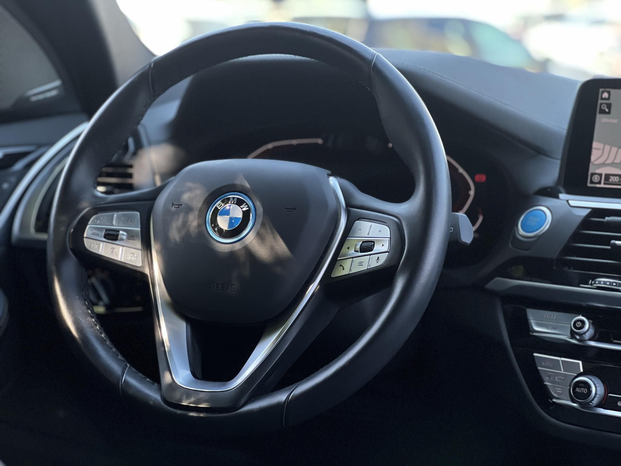 BMW IX3 Impressive sérülésmentes. dokumentált előélet. harman/kardon. panoráma. memória. HUD