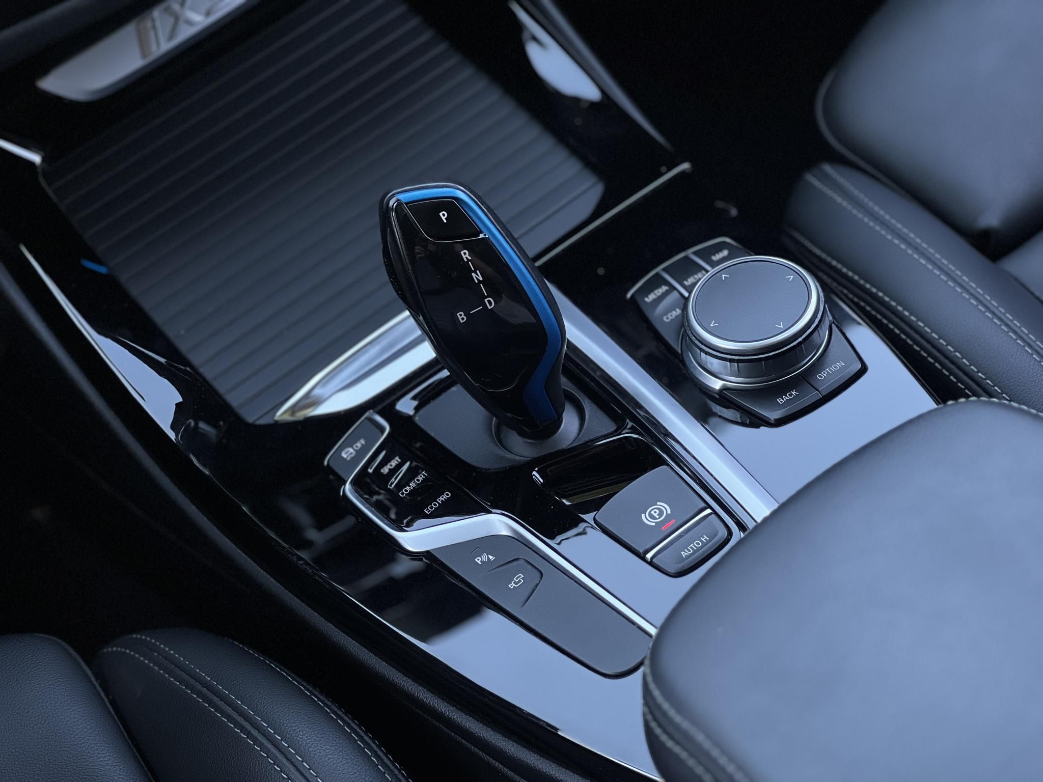 BMW IX3 Impressive sérülésmentes. dokumentált előélet. harman/kardon. panoráma. memória. HUD