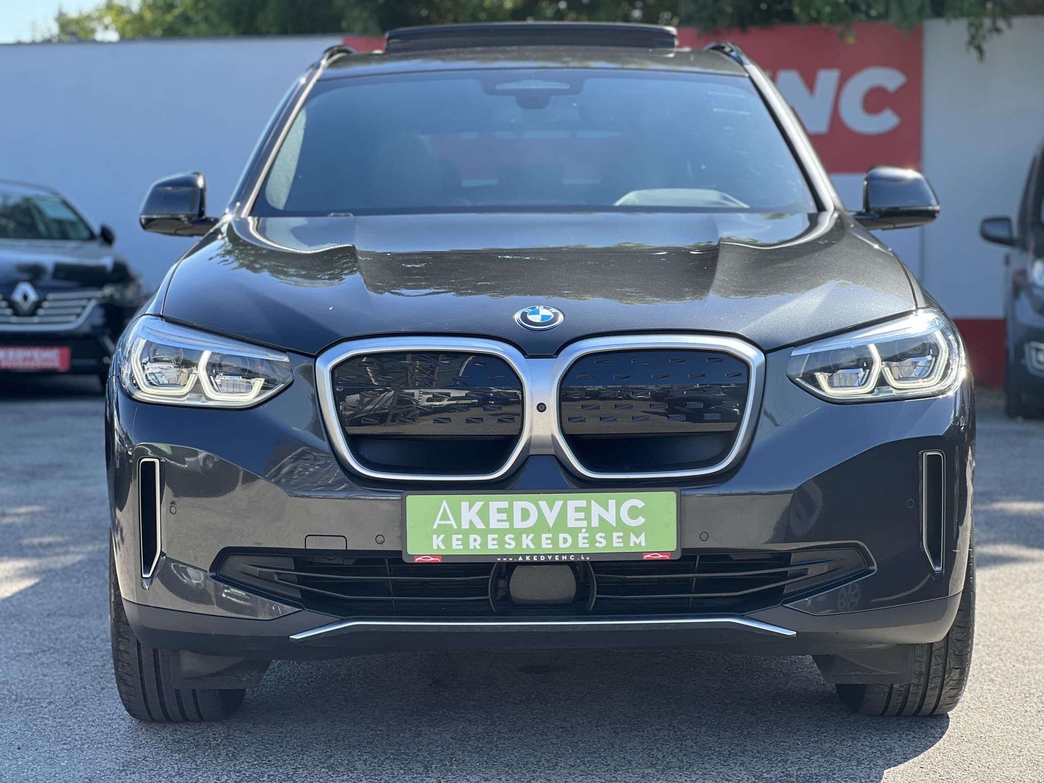 BMW IX3 Impressive sérülésmentes. dokumentált előélet. harman/kardon. panoráma. memória. HUD