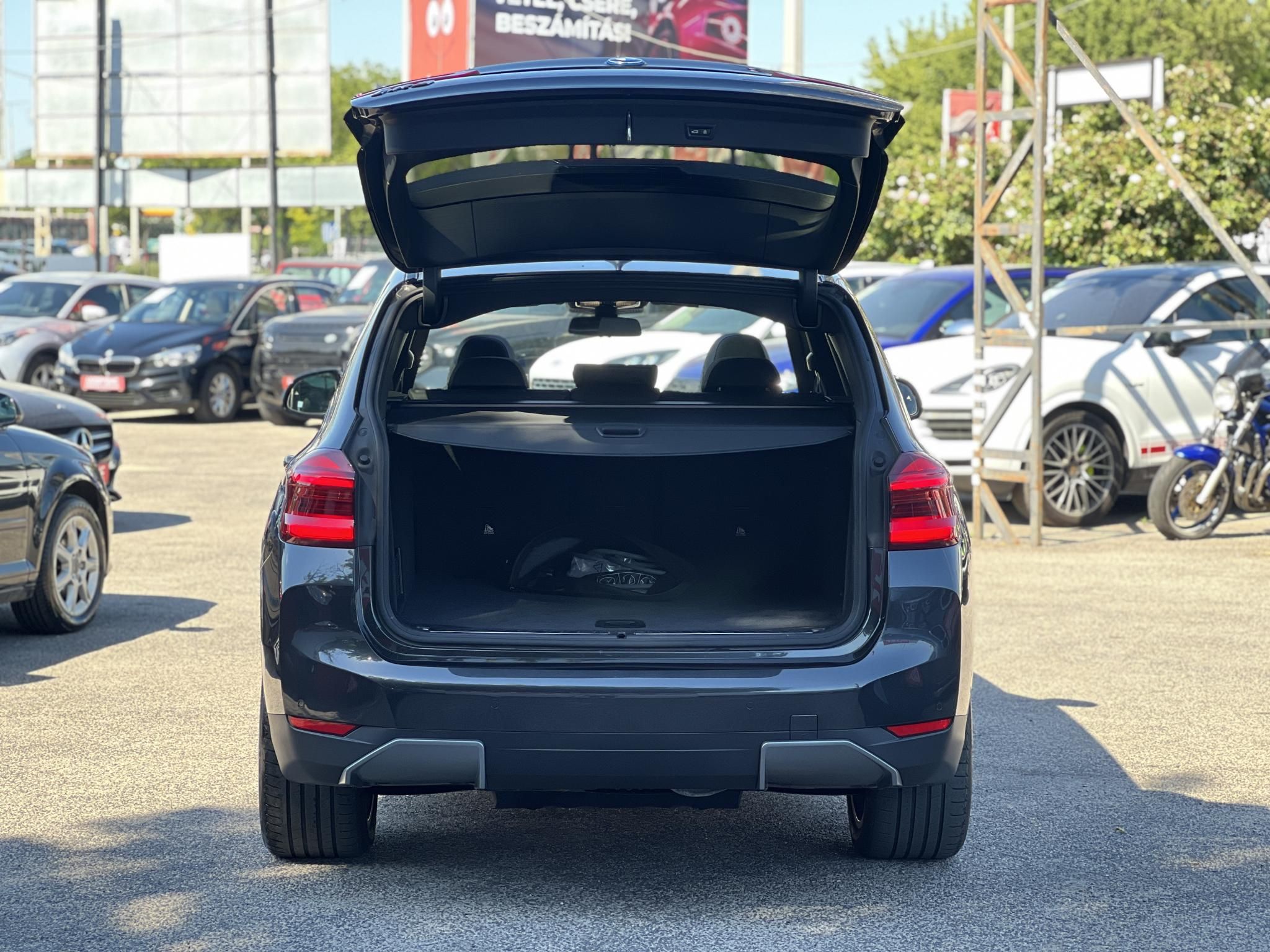 BMW IX3 Impressive sérülésmentes. dokumentált előélet. harman/kardon. panoráma. memória. HUD
