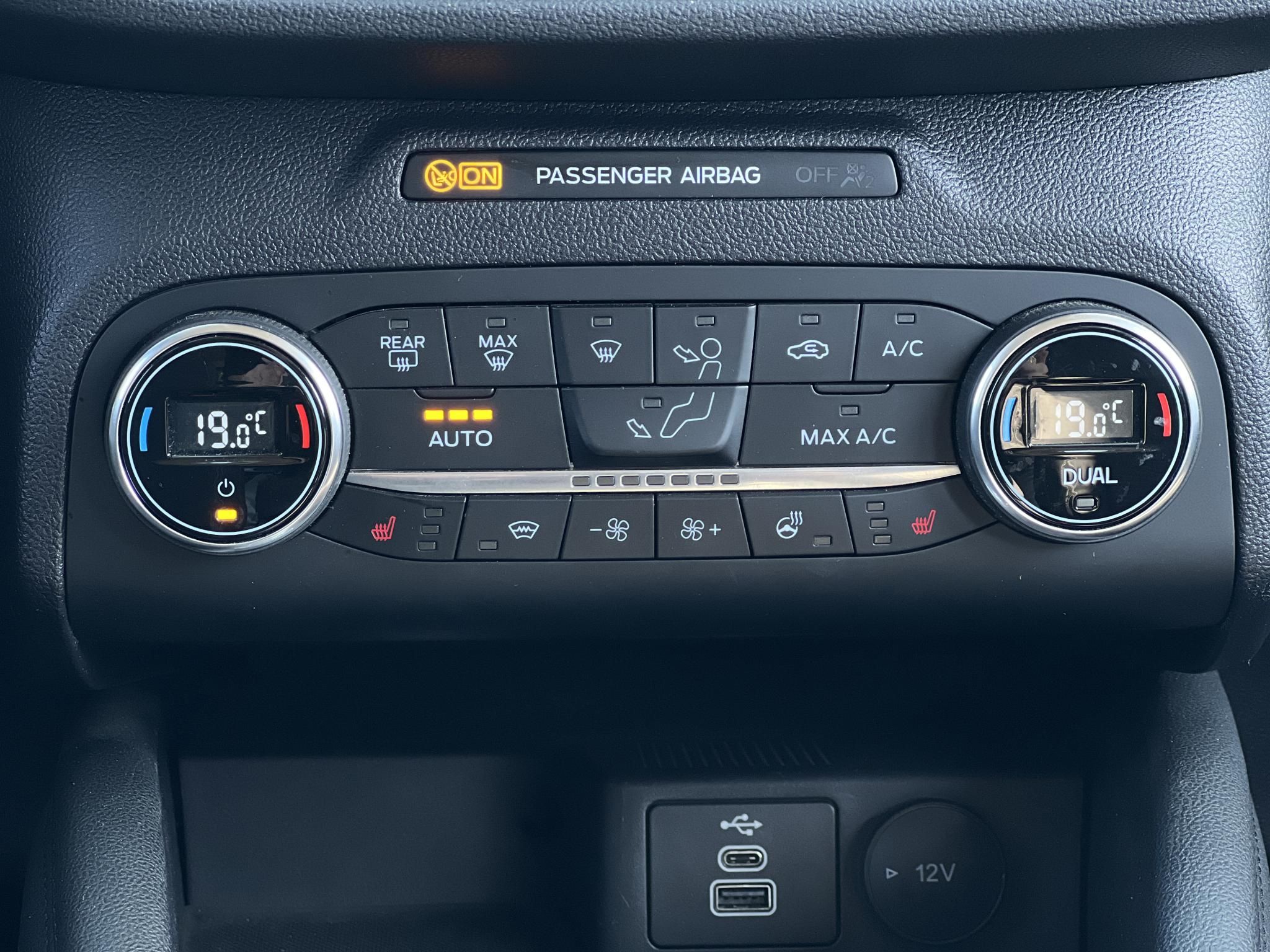 FORD KUGA 2.5 PHEV Freedom CVT 49e km. LED fényszórók. kamera. carplay. ülésfűtés. kormányfűtés. CARPLAY!