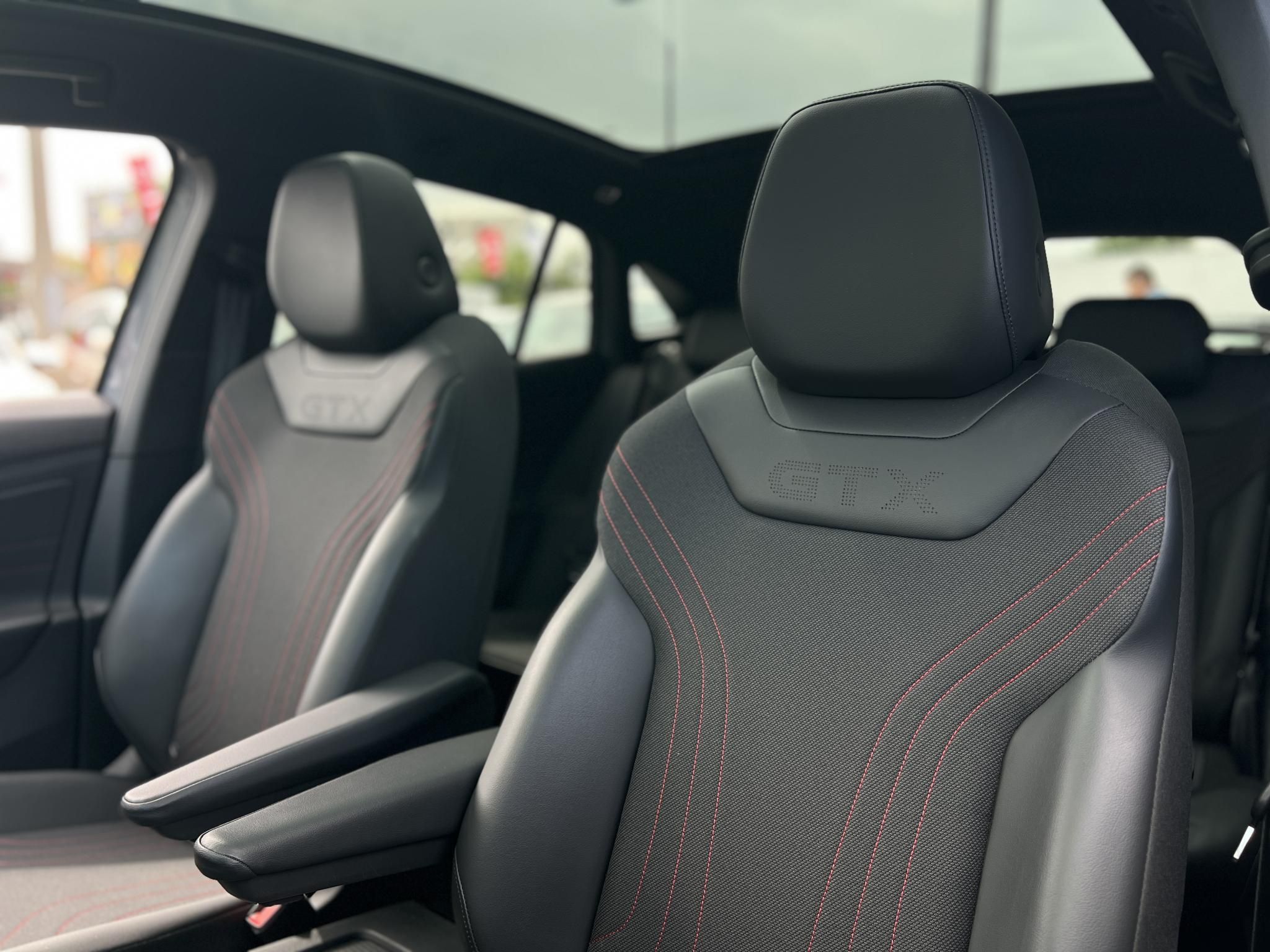 VOLKSWAGEN ID.5 77 kWh GTX 4Motion 60e km. téli-nyári kerék garnitúra. megkímélt állapot!