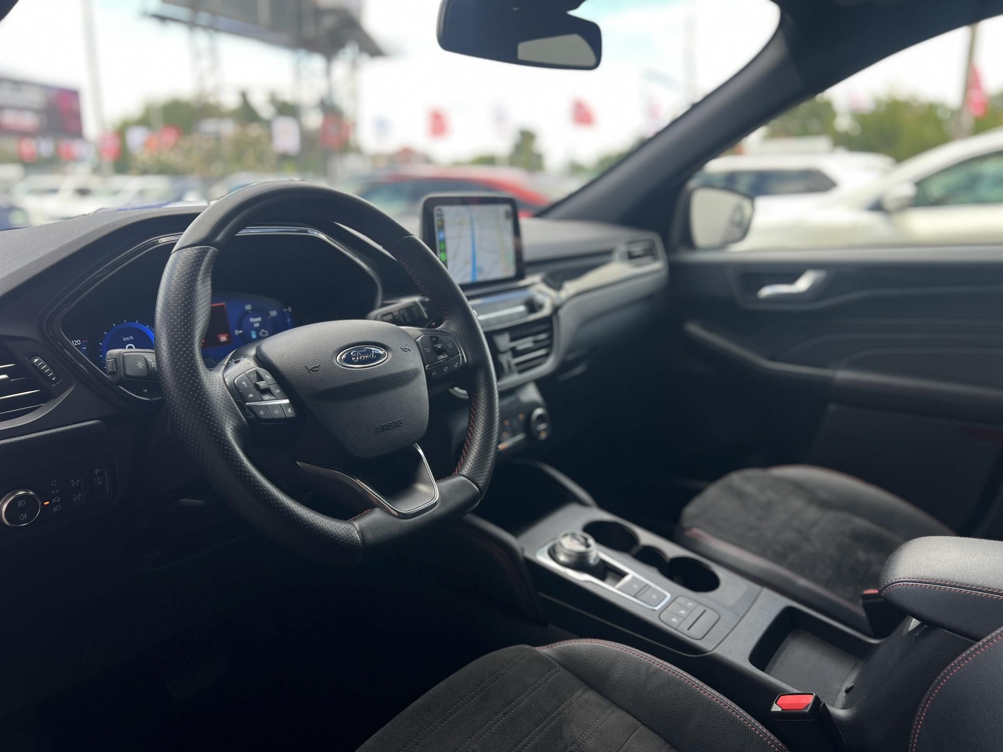 FORD KUGA 2.5 FHEV ST-Line X CVT 42e km. újszerű állapot