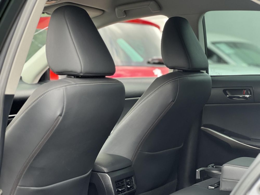LEXUS IS 300h Comfort Leather&Navigation (Automata) Hybrid garancia Márkaszervizelt! Gyári fényezés. Téli-nyári gumi garnitúra!