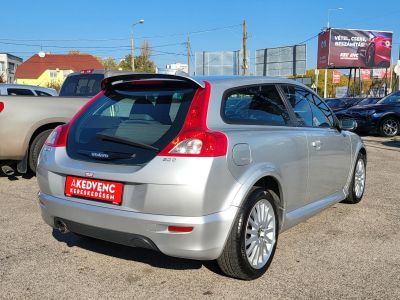 VOLVO C30 2.0 D Momentum Xenon Digitklíma Tempomat Friss Szerviz!