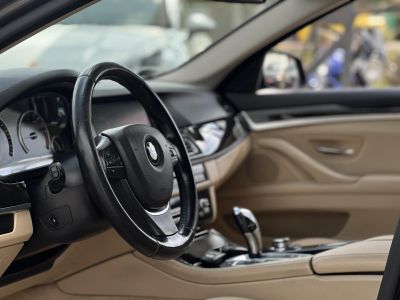 BMW 520d (Automata) Napfénytető. vaj bőrbelső. memória. HUD. kamera. 2 gyári kulcs!