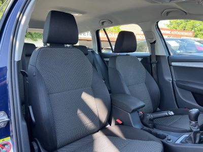 SKODA OCTAVIA Combi 1.4 TSI Ambition 168e km. Tempomat Digitklíma Végig vezetett szervizkönyv!