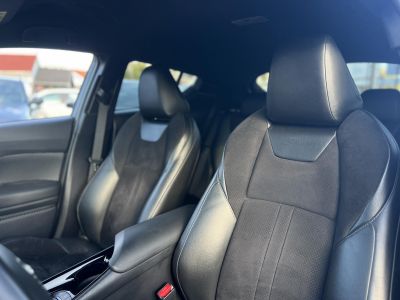 TOYOTA C-HR 2.0 Hybrid Selection e-CVT M.o.-i. LED fényszórók. kamera. keyless. sávtartó. ülés-kormányfűtés