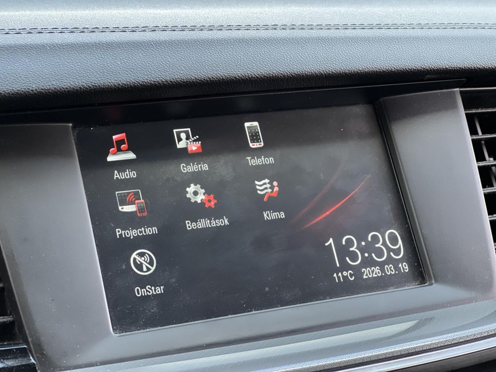 OPEL INSIGNIA Sports Tourer 1.5 Edition Start Stop M.o.-i. sérülésmentes. 4 évszakos gumik. CARPLAY!