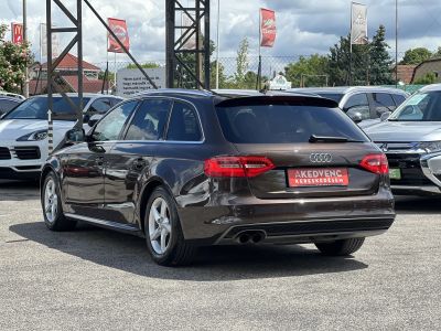 AUDI A4 Avant 2.0 TDI DPF EU5 S-line Vezetett szervizkönyv!