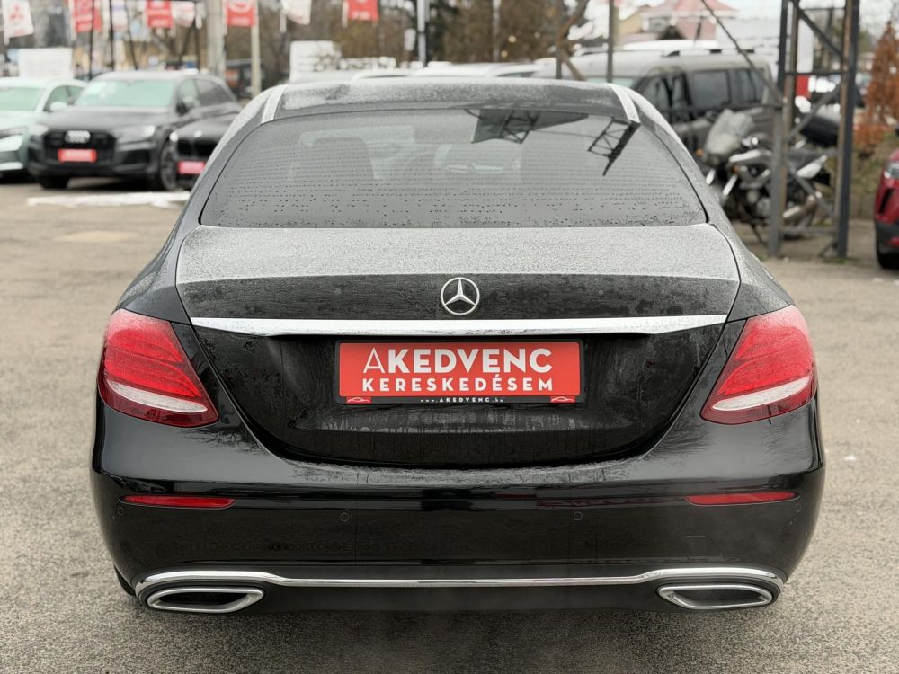 MERCEDES-BENZ E 220 d 9G-TRONIC Megkímélt állapot. LED Holttér HUD Carplay Fakormány 360kamera