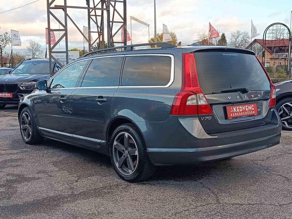 VOLVO V70 2.0 D [D3] Momentum Napfénytető Klíma Tempomat Bluetooth Bőr belső!
