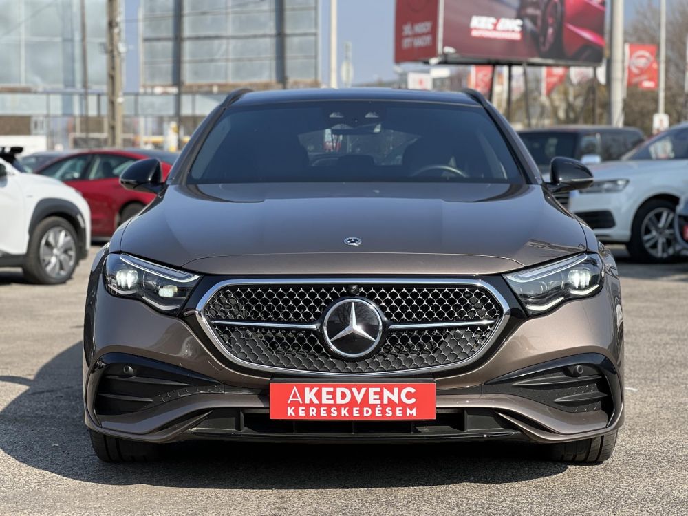 MERCEDES-BENZ E 300 e T 9G-TRONIC Plug-in hybrid AMG. 4D Burmester hifi 3DX2 kijelző Panorámatető Masszázs ülések!