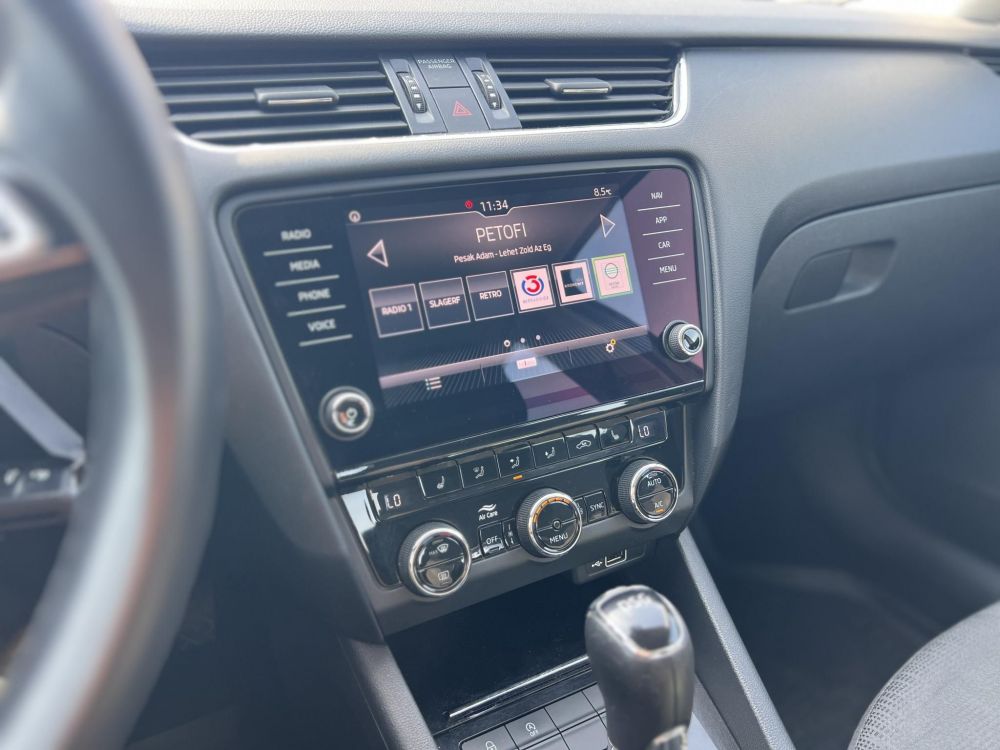 SKODA OCTAVIA 1.4 TSI Style DSG M.o.-i. sérülésmentes. CARPLAY!