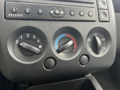 FORD FIESTA 1.3 Comfort Semmi extra.....még 1 év műszaki!