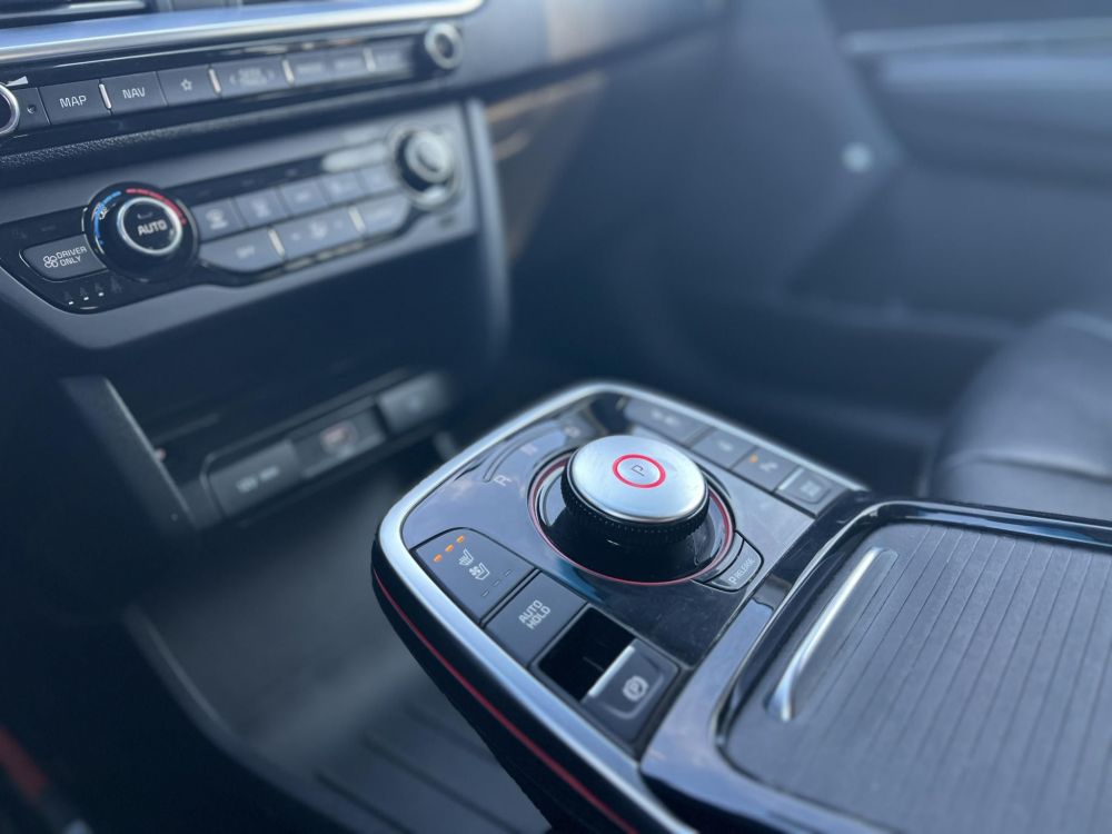 KIA NIRO e-Niro 64kWh Platinum 400+km hatótáv. Bőr. ülésszellőztetés. CARPLAY. stb