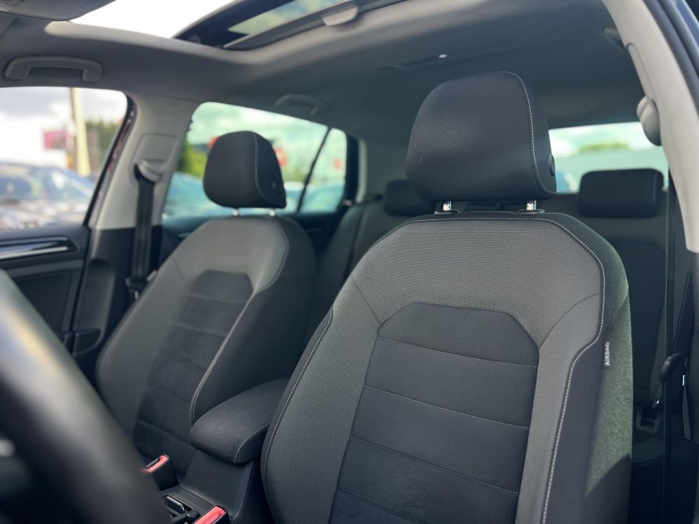 VOLKSWAGEN GOLF VII 2.0 TDI BMT Comfortline DSG 62e km. panorámatető. virtual cockpit. téli-nyári kerék szett!