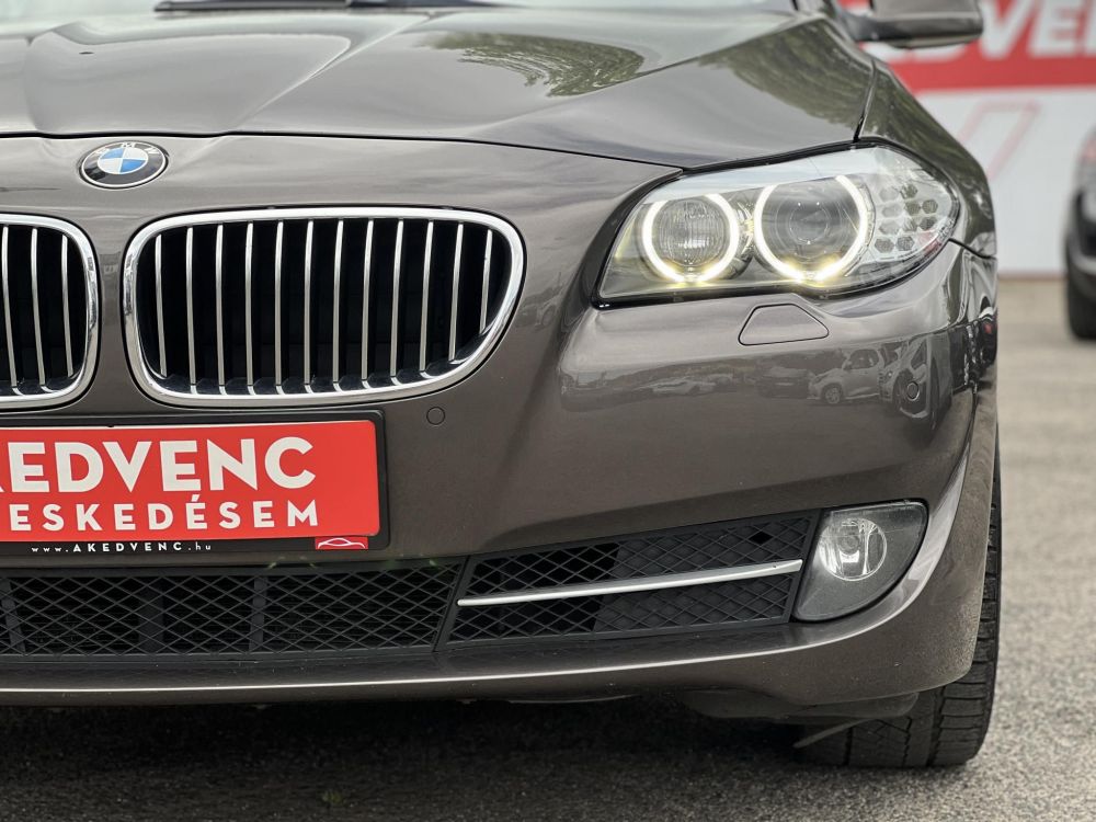 BMW 520d (Automata) Napfénytető. vaj bőrbelső. memória. HUD. kamera. 2 gyári kulcs!