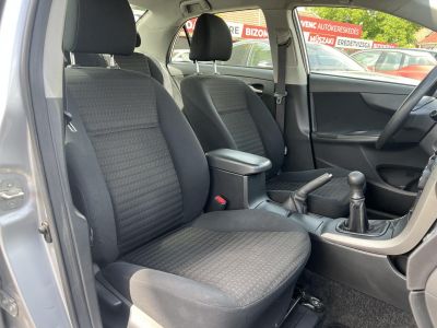 TOYOTA COROLLA Sedan 1.4 Sol M.o.-i. Klíma. Tempomat. Ülésfűtés!