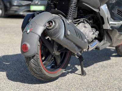 APRILIA SR MAX 300 Akrapovic
