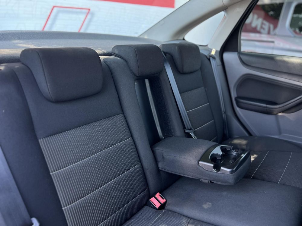FORD FOCUS 1.6 Ti-VCT Trend Plus Magyarországi. Gyári fényezés. Végig vezetett szervizkönyv. Android!