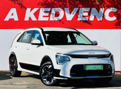 KIA NIRO e-Niro 64kWh Gold Carplay. Tolatókamera. Virtual cockpit. Végig márkaszervizelt!