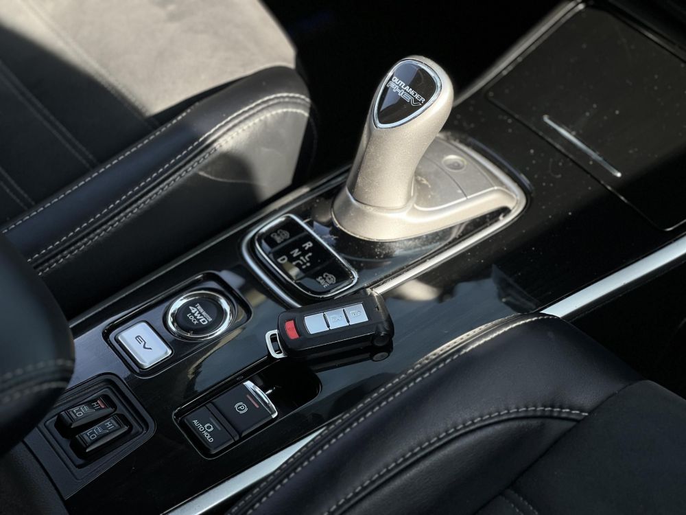 MITSUBISHI OUTLANDER 2.0 PHEV Intense Plus 4WD CVT 114e km